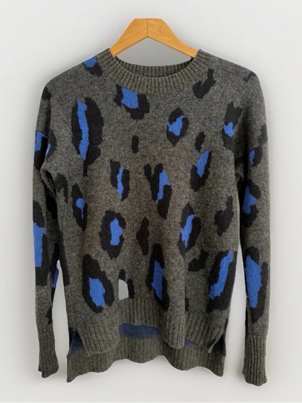 Athleta Wool & Cashmere Leopard Animal Print Sweater Size S Gray Blue Pullover